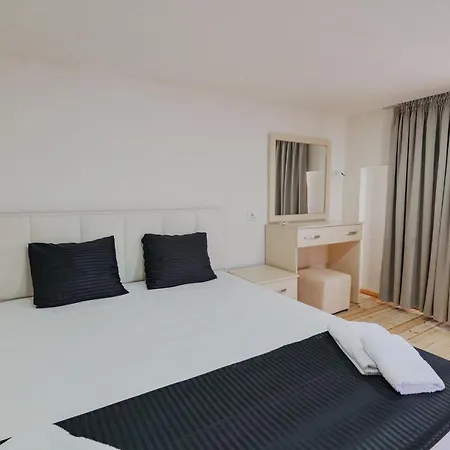 Francesko 3* Ksamil