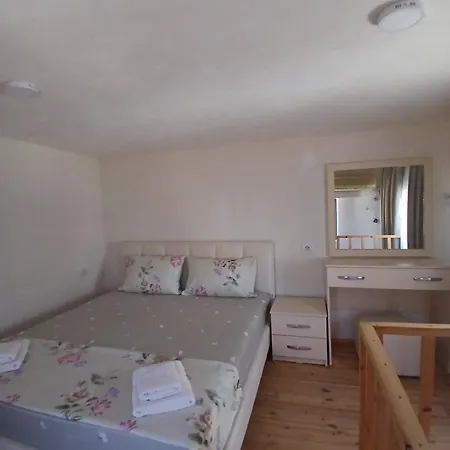 فندق مبيت وإفطار Francesko كساميل