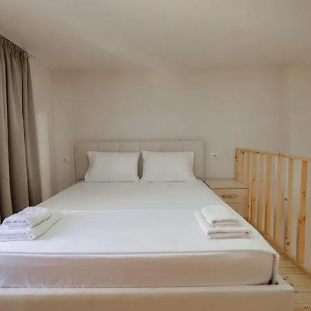 Francesko 3* Ksamil